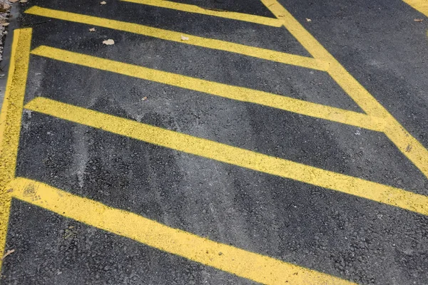 Una Toma Alto Ángulo Marca Amarilla Carretera Asfalto —  Fotos de Stock