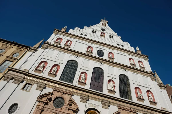 Ein Niedriger Winkel Einer Fassade Der Katholischen Jesuitenkirche Michael München — Stockfoto