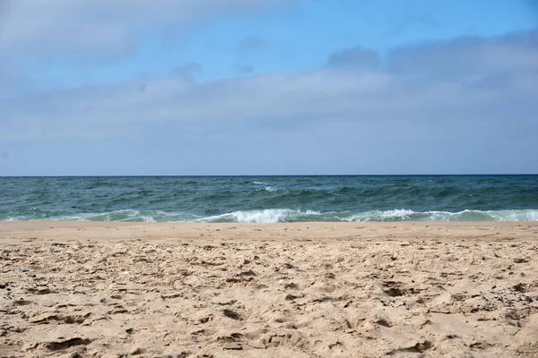 Прекрасный Вид Пляж Голубым Небом Солнечный День — стоковое фото