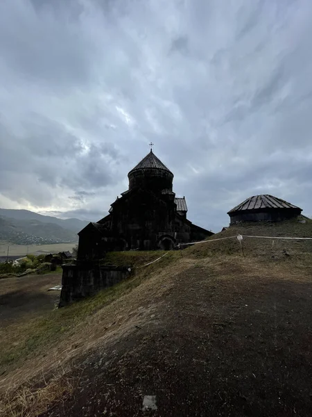 Colpo Verticale Del Monastero Haghpat Sotto Cielo Nuvoloso Lori Armenia — Foto Stock