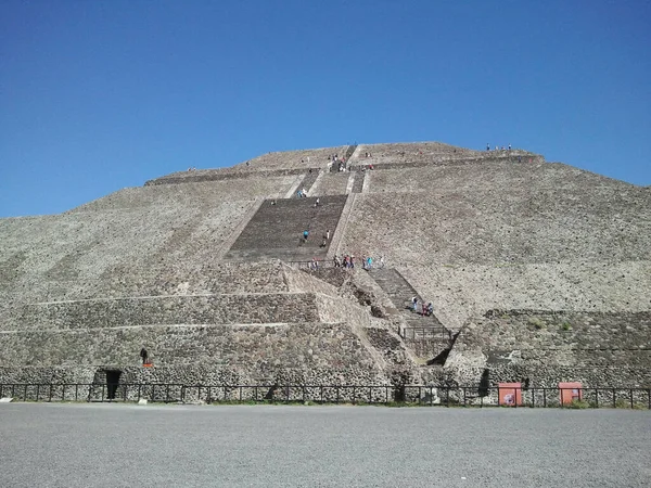 日照时间墨西哥的Teotihuacan考古建筑群 — 图库照片