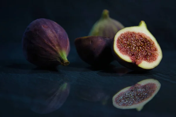 Selective Focus Shot Half Sliced Fig Whole Fig Background Blue — Stock Photo, Image