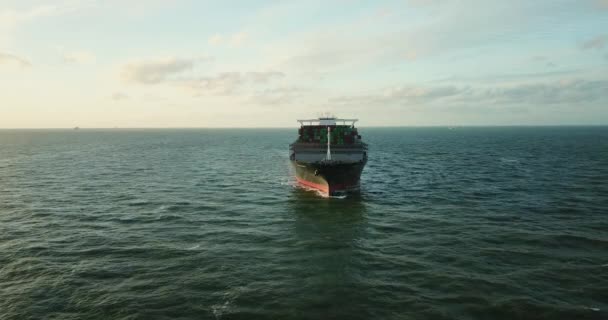 Denizin Üzerinde Güzel Bir Gün Batımı — Stok video
