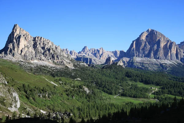 Bel Colpo Alte Montagne Rocciose Una Chiara Giornata Sole — Foto Stock