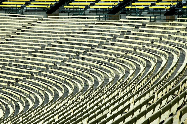 一个空荡荡的大体育场的景观 — 图库照片