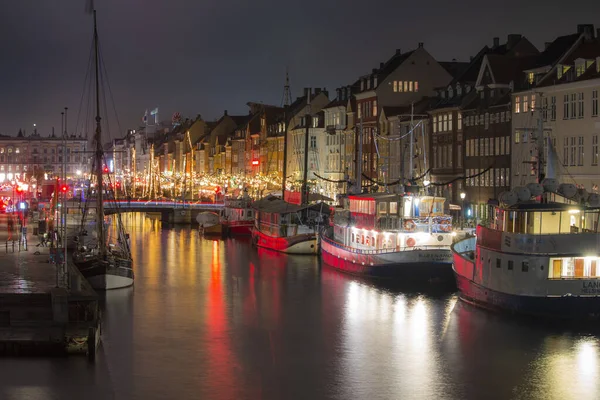 Copenhagen Dania Gru 2020 Nyhavn Boże Narodzenie Wieczorem Światła Świecą — Zdjęcie stockowe