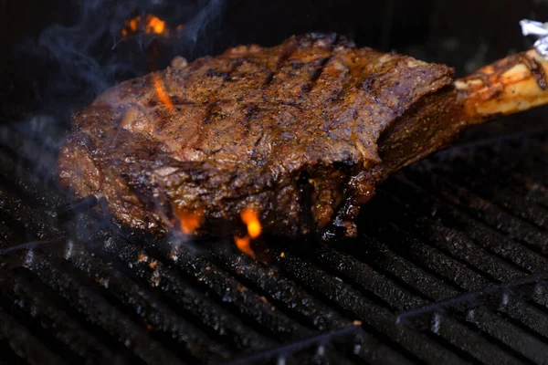Steak Tomahawk Sur Une Grille Gril Feu — Photo