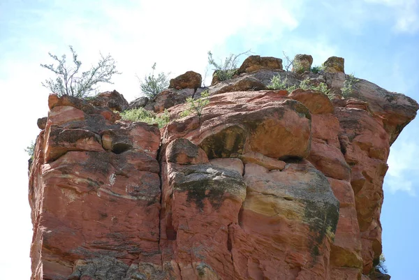 Ein Schöner Blick Auf Große Klippen Und Felsen — Stockfoto