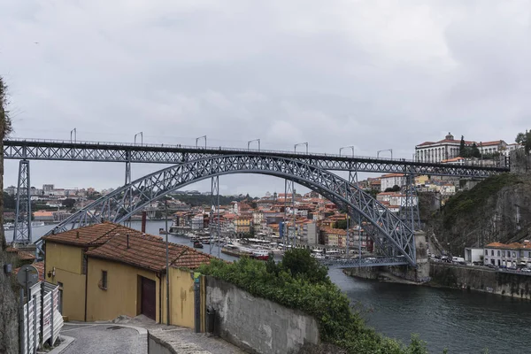 Vista Panorâmica Ponte Luís Porto Portugal Sobre Fundo Céu Nublado — Fotografia de Stock