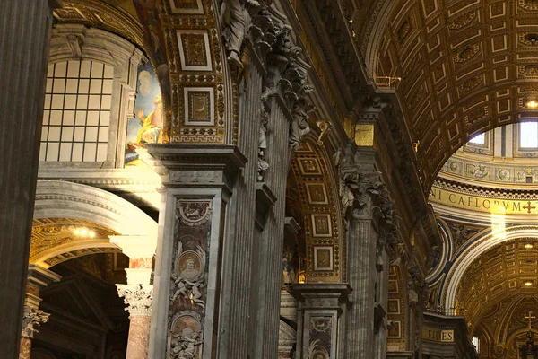Vatican Vatican City 2019年9月2日 イタリア バチカン市国のサン ピエトロ大聖堂の内部と建築 — ストック写真