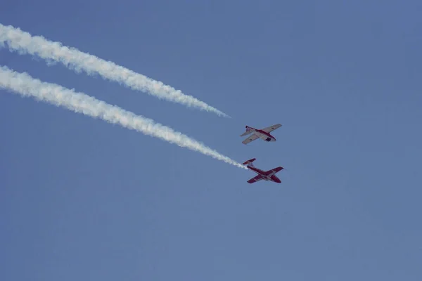 Toronto Canada Setembro 2021 Tiro Close Duas Aeronaves Militares Voando — Fotografia de Stock