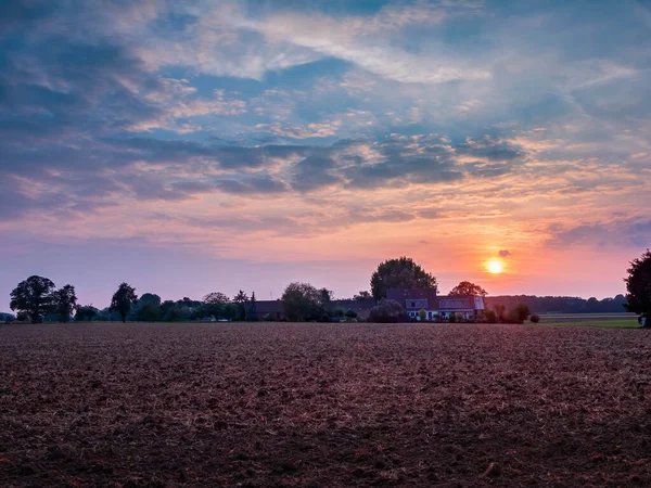 Schöne Aufnahme Einer Landschaft Unter Wolkenverhangenem Himmel Bei Sonnenuntergang Dyckhof — Stockfoto