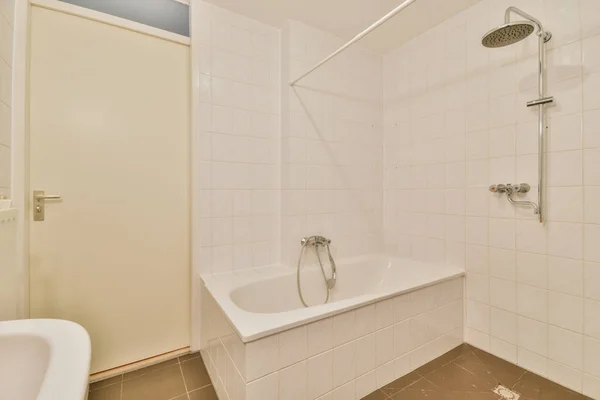 Egy Gyönyörű Fürdőszoba Modern Belsővel — Stock Fotó