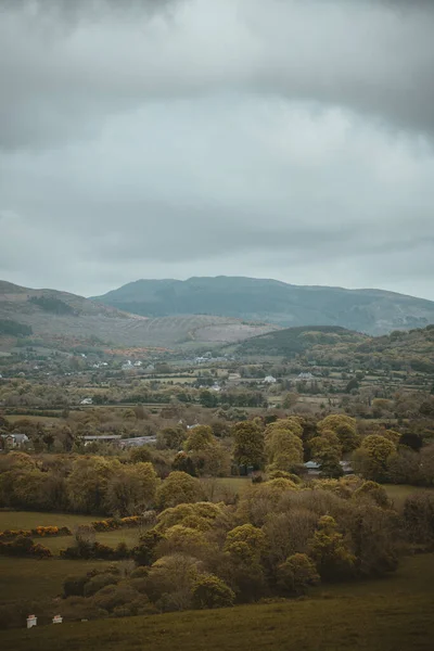 美丽的山景映衬着忧郁的皮肤爱尔兰 — 图库照片