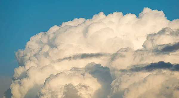 Sebuah Awan Halus Indah Langit Biru — Stok Foto