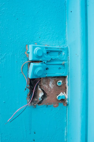 Eski Kırık Kapı Zili Mavi Renk — Stok fotoğraf