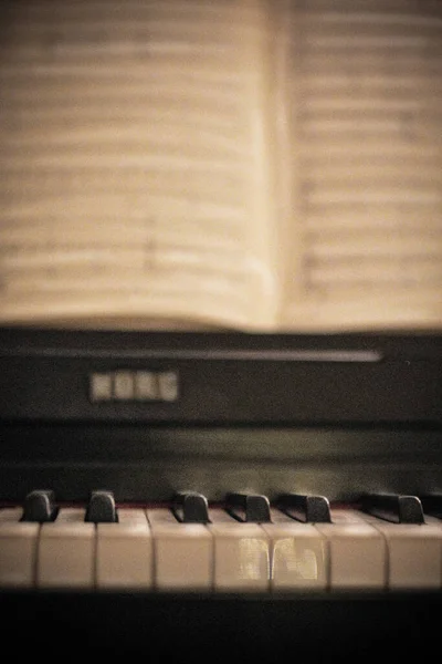 Odenwald Alemanha Dezembro 2020 Velho Piano Que Foi Cortado Para — Fotografia de Stock