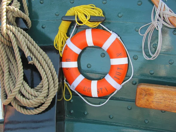 Крупный План Спасательного Кольца Веревки Лодке Открытом Воздухе — стоковое фото