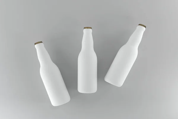 Tres Botellas Cerveza Mate Blanca Aisladas Fondo Claro — Foto de Stock