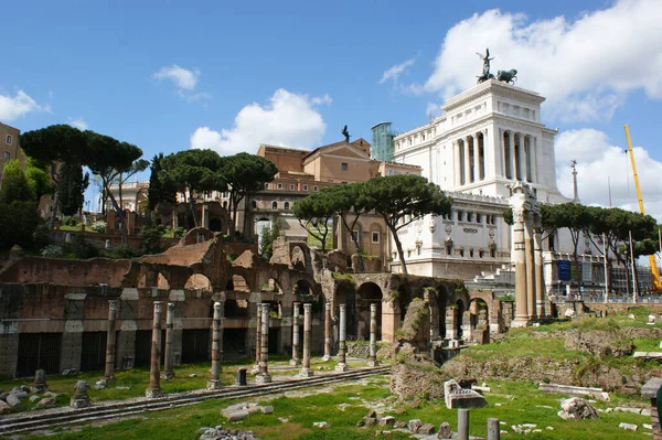 Rome Italy Apr 2010 Horizontal Shot Ruins Ancient Buildings Found — Stock Photo, Image