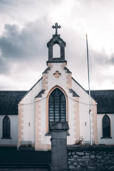 アイルランドのカトリック教会の建物のファサード — ストック写真