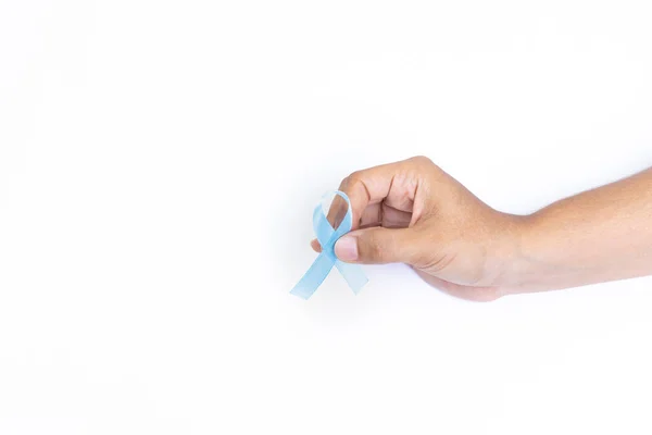 Ruka Drží Rakovinu Prostaty Vědomí Modrá Stuha Přes Izolované Bílé — Stock fotografie