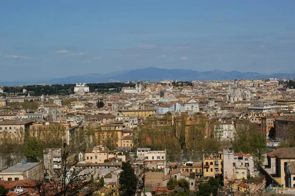 Plano Horizontal Una Hermosa Ciudad Bajo Cielo Azul Roma Italia —  Fotos de Stock