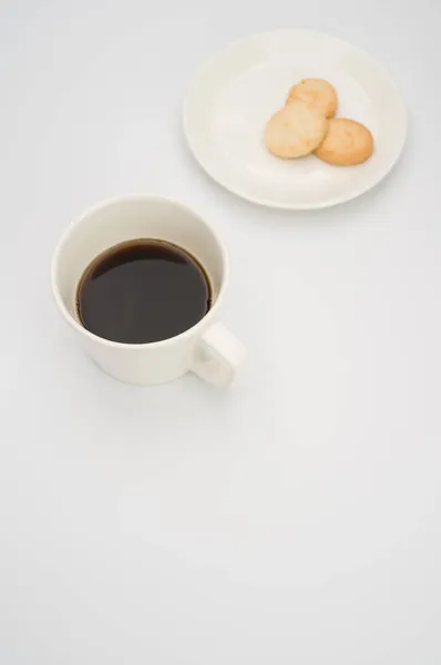 Black Coffee Mug Plate Biscuits White Background Copy Space — Stock Photo, Image