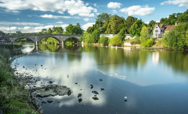 Krajobraz Mostu Bewdley Nad Rzeką Severn Długą Ekspozycją Wielkiej Brytanii — Zdjęcie stockowe