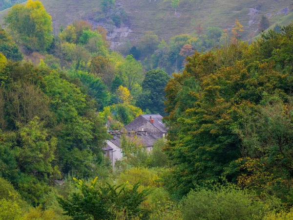 Литтон Село Дербішир Дах Осіннє Листя — стокове фото