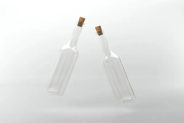 Una Representación Dos Botellas Vino Vacías Transparentes Aisladas Fondo Gris — Foto de Stock