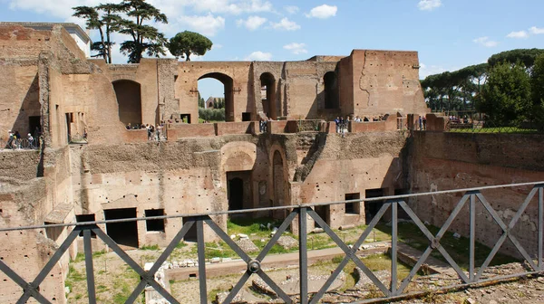 Tiro Horizontal Ruínas Edifícios Antigos Encontrados Colina Palatina Roma Itália — Fotografia de Stock