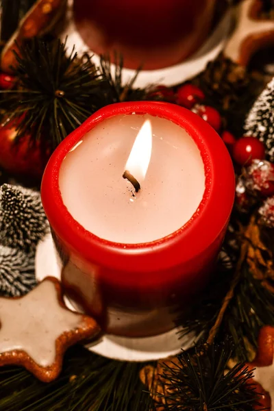 Vela Ardente Com Decorações Natal Borda — Fotografia de Stock