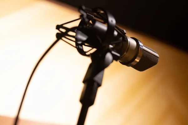 Uma Imagem Close Com Microfone Estúdio — Fotografia de Stock