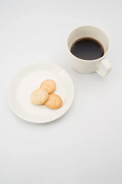 Black Coffee Mug Plate Biscuits White Background Copy Space — Stock Photo, Image