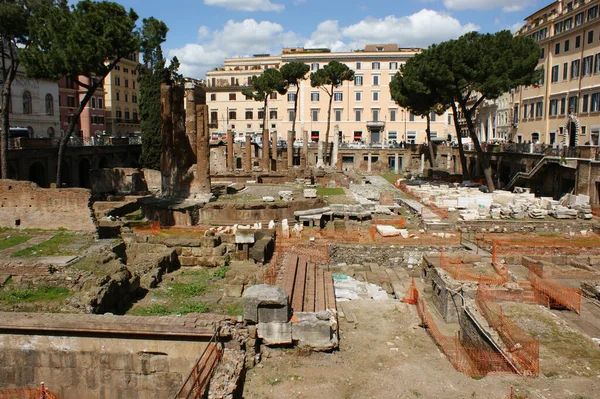 Roma Itália Abr 2010 Tiro Horizontal Ruínas Edifícios Antigos Encontrados — Fotografia de Stock