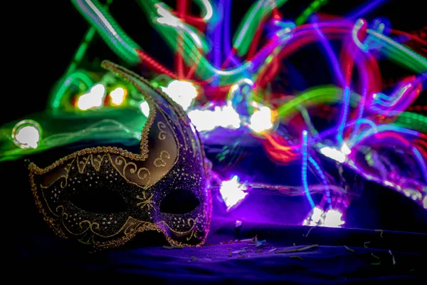 Carnaval Máscara Oro Con Luces Navidad Colores Fondo —  Fotos de Stock