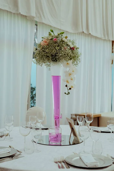 Beautifully Decorated Elegant White Wedding Table Ceremony — Stock Photo, Image