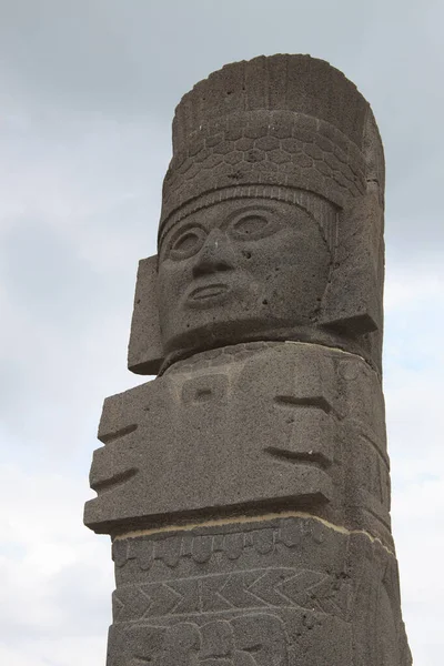 Kamienna Postać Tolteków Przeciwko Chmurnemu Niebu Tula Allende Meksyk — Zdjęcie stockowe