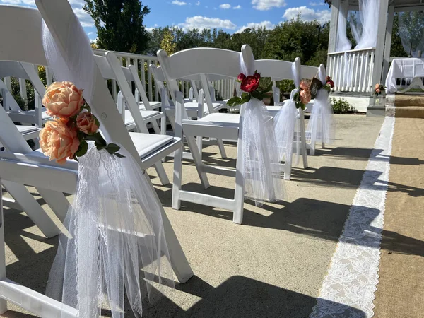 Rosas Decorativas Tul Adjunto Ceremonia Boda Aire Libre Sillas Largo — Foto de Stock