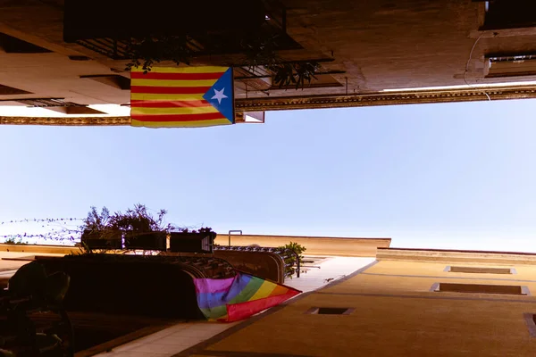 Colpo Angolo Basso Della Bandiera Estelada Appeso Balcone Della Casa — Foto Stock