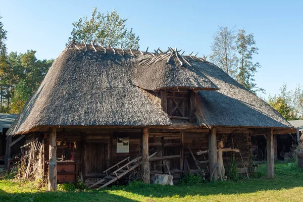 Kuligow Polen Okt 2021 Gebogen Houten Gebouw Een Openluchtmuseum Herfst — Stockfoto