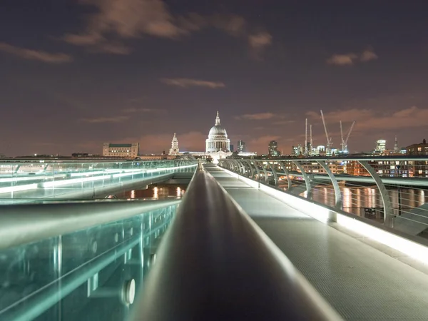Puente Del Milenio Catedral San Pablo Londres Por Noche —  Fotos de Stock
