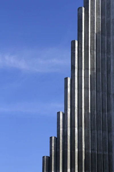 Uma Foto Cênica Das Colunas Concreto Cada Vez Maiores Igreja — Fotografia de Stock