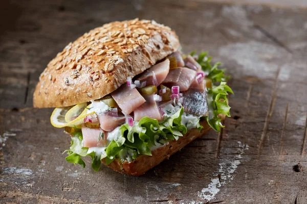 Närbild Rökt Fiskmacka Träyta — Stockfoto