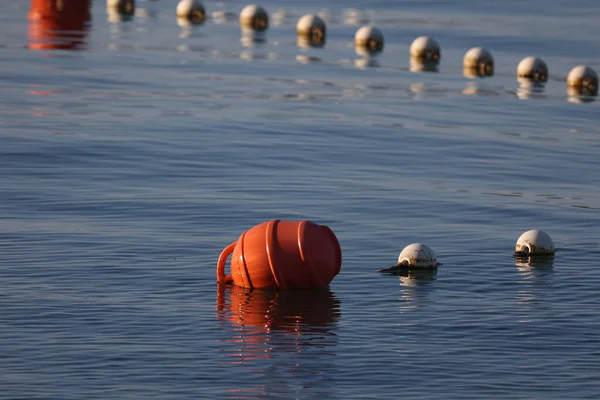 Een Close Shot Van Boeien Het Water Zee — Stockfoto