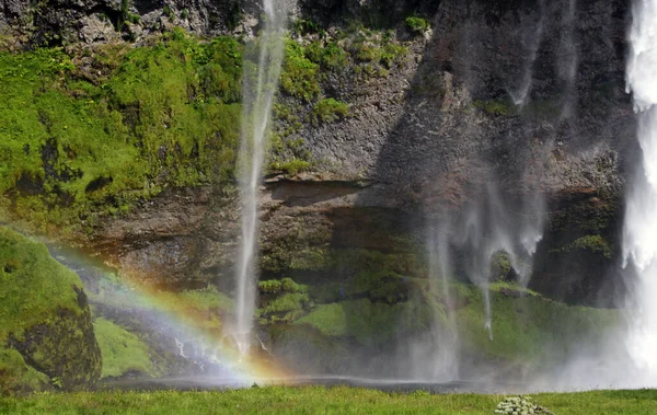 アイスランドの南海岸にあるSeljalandsfoss滝の虹の景色のショット — ストック写真