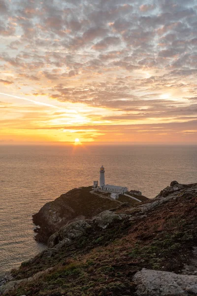 Colpo Verticale Del South Stack Lighthouse Durante Bellissimo Tramonto Galles — Foto Stock