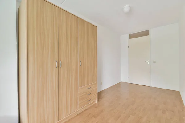 Interior Shot Empty Room Wardrobe White Walls Wooden Floor — Stock Photo, Image