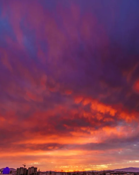 Barevná Obloha Nad Městem Soumraku — Stock fotografie